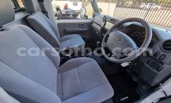 Buy Used Toyota Land Cruiser White Car in Maseru in Maseru Buy Used Toyota Land Cruiser White Car in Maseru in Maseru
