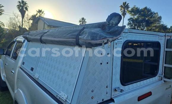 Sayi Na hannu Toyota Hilux Silver Mota in Maputsoe a Leribe Sayi Na hannu Toyota Hilux Silver Mota in Maputsoe a Leribe