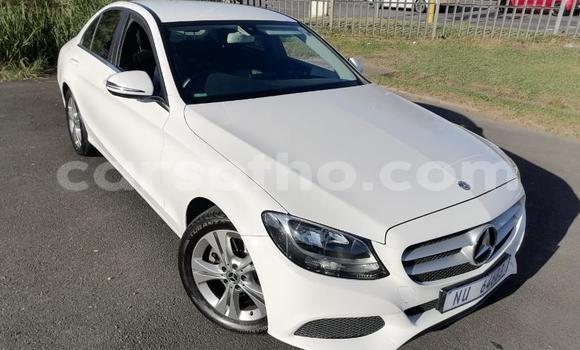 Sayi Na hannu Mercedes-Benz C–Class White Mota in Maputsoe a Leribe Sayi Na hannu Mercedes-Benz C–Class White Mota in Maputsoe a Leribe