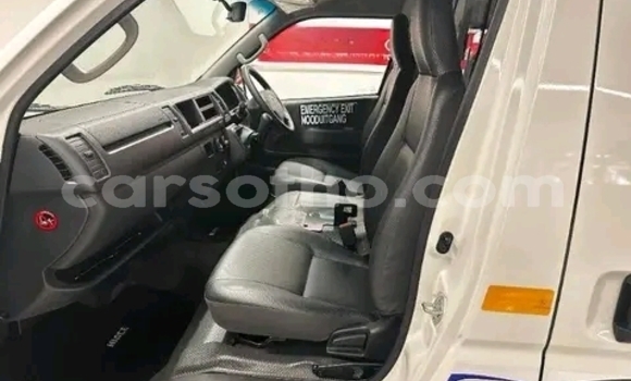 اشتري مستعمل Toyota Hiace White سيارة في Maseru في Maseru اشتري مستعمل Toyota Hiace White سيارة في Maseru في Maseru