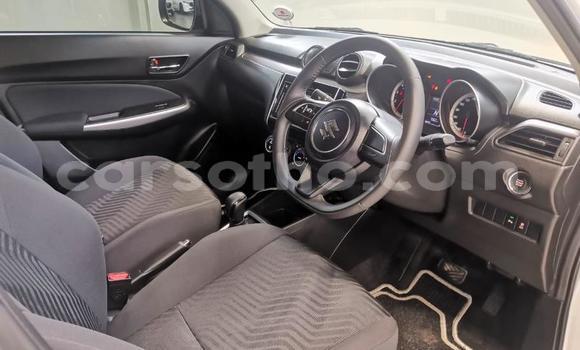 Sayi Na hannu Suzuki Swift White Mota in Maseru a Maseru Sayi Na hannu Suzuki Swift White Mota in Maseru a Maseru