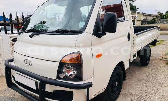 Buy Used Hyundai H1 White Car in Maseru in Maseru Buy Used Hyundai H1 White Car in Maseru in Maseru