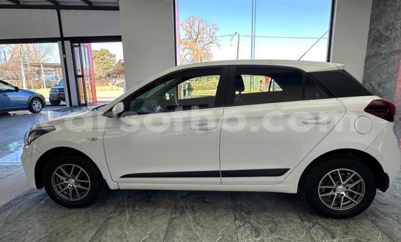 Sayi Na hannu Hyundai i20 White Mota in Maseru a Maseru Sayi Na hannu Hyundai i20 White Mota in Maseru a Maseru