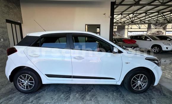 Sayi Na hannu Hyundai i20 White Mota in Maseru a Maseru Sayi Na hannu Hyundai i20 White Mota in Maseru a Maseru