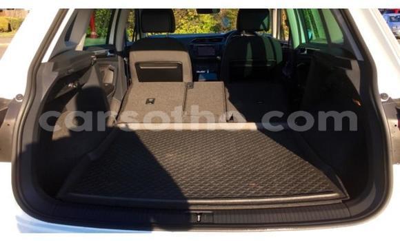Buy Used Volkswagen Tiguan White Car in Thaba–Tseka in Mafeteng Buy Used Volkswagen Tiguan White Car in Thaba–Tseka in Mafeteng