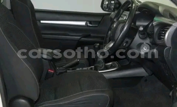 اشتري مستعمل Toyota Hilux White سيارة في Maseru في Maseru اشتري مستعمل Toyota Hilux White سيارة في Maseru في Maseru