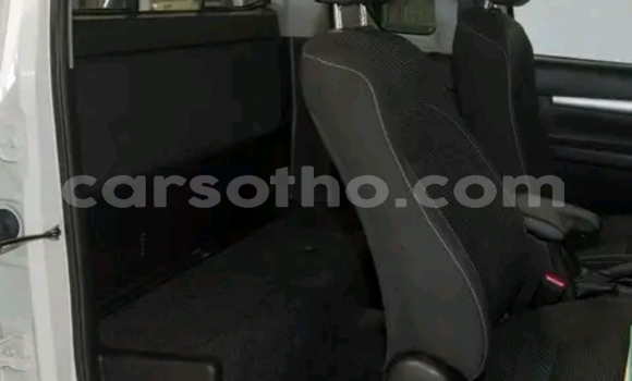 اشتري مستعمل Toyota Hilux White سيارة في Maseru في Maseru اشتري مستعمل Toyota Hilux White سيارة في Maseru في Maseru