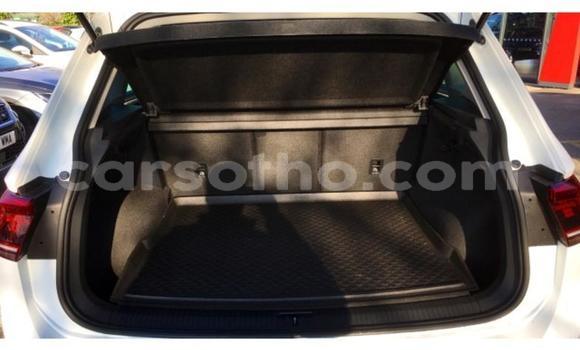 Buy Used Volkswagen Tiguan White Car in Thaba–Tseka in Mafeteng Buy Used Volkswagen Tiguan White Car in Thaba–Tseka in Mafeteng