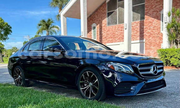 Acheter Occasion Voiture Mercedes-Benz E–Class Bleu à Maseru, Maseru Acheter Occasion Voiture Mercedes-Benz E–Class Bleu à Maseru, Maseru