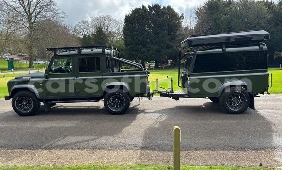Sayi Na hannu Land Rover Defender Green Mota in Maseru a Maseru