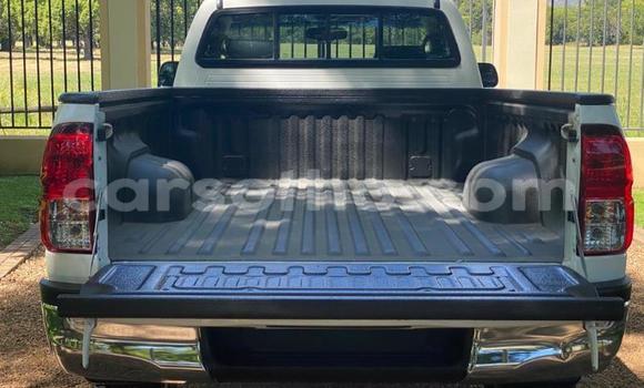 Buy Used Toyota Hilux White Car in Maseru in Maseru Buy Used Toyota Hilux White Car in Maseru in Maseru