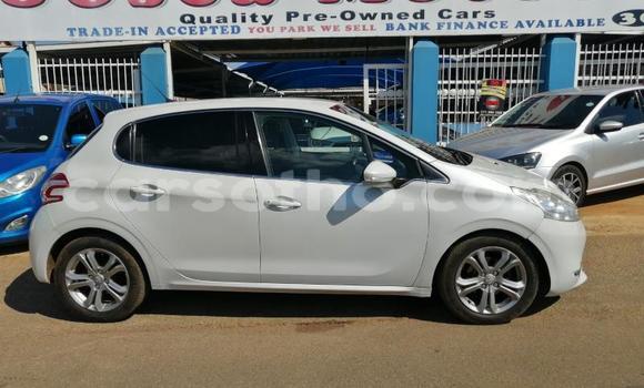 Sayi Na hannu Peugeot 208 Silver Mota in Maseru a Maseru Sayi Na hannu Peugeot 208 Silver Mota in Maseru a Maseru
