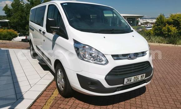 Sayi Na hannu Ford Custom White Mota in Maputsoe a Leribe Sayi Na hannu Ford Custom White Mota in Maputsoe a Leribe