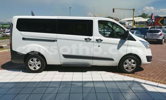 Sayi Na hannu Ford Custom White Mota in Maputsoe a Leribe Sayi Na hannu Ford Custom White Mota in Maputsoe a Leribe