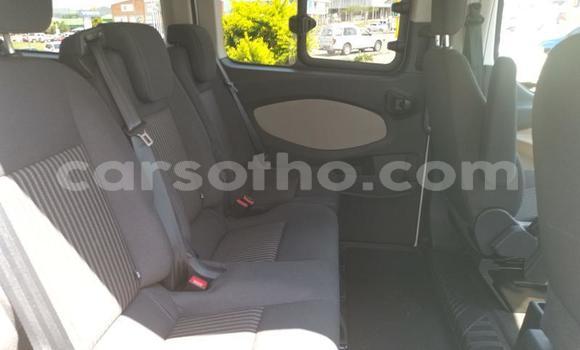 Sayi Na hannu Ford Custom White Mota in Maputsoe a Leribe Sayi Na hannu Ford Custom White Mota in Maputsoe a Leribe