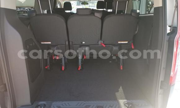 Sayi Na hannu Ford Custom White Mota in Maputsoe a Leribe Sayi Na hannu Ford Custom White Mota in Maputsoe a Leribe