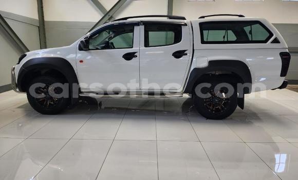 Sayi Na hannu Isuzu KB White Mota in Maseru a Maseru Sayi Na hannu Isuzu KB White Mota in Maseru a Maseru