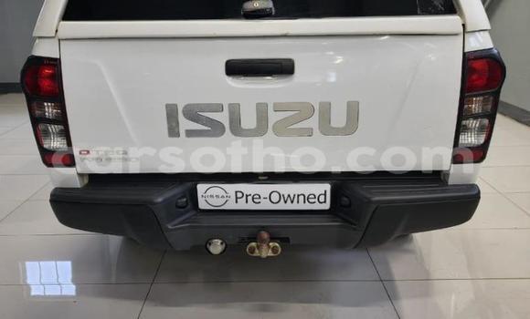 Sayi Na hannu Isuzu KB White Mota in Maseru a Maseru Sayi Na hannu Isuzu KB White Mota in Maseru a Maseru