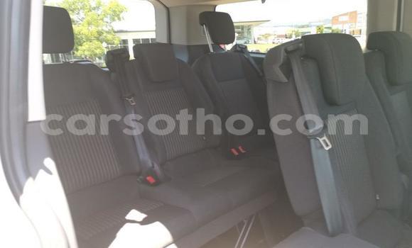 Sayi Na hannu Ford Custom White Mota in Maputsoe a Leribe Sayi Na hannu Ford Custom White Mota in Maputsoe a Leribe