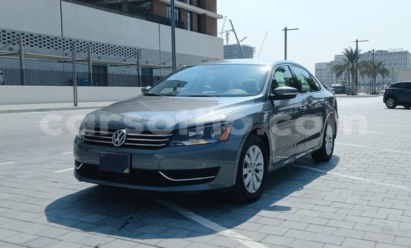 اشتري مستعمل Volkswagen Passat Blue سيارة في Maseru في Maseru