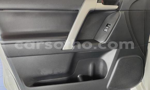 Sayi Na hannu Toyota Land Cruiser Prado White Mota in Maseru a Maseru Sayi Na hannu Toyota Land Cruiser Prado White Mota in Maseru a Maseru