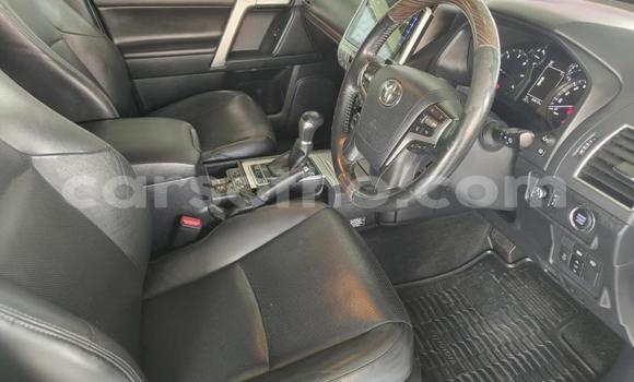 Sayi Na hannu Toyota Land Cruiser Prado White Mota in Maseru a Maseru Sayi Na hannu Toyota Land Cruiser Prado White Mota in Maseru a Maseru
