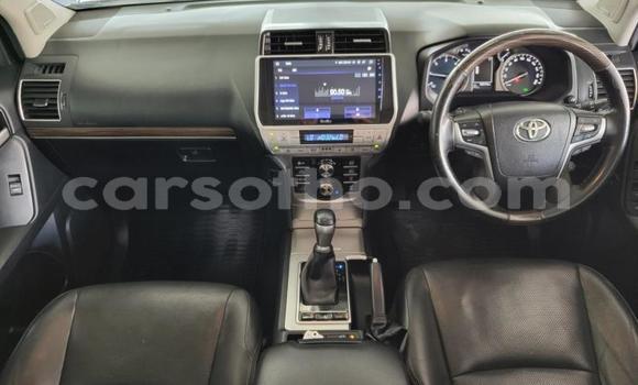 Sayi Na hannu Toyota Land Cruiser Prado White Mota in Maseru a Maseru Sayi Na hannu Toyota Land Cruiser Prado White Mota in Maseru a Maseru