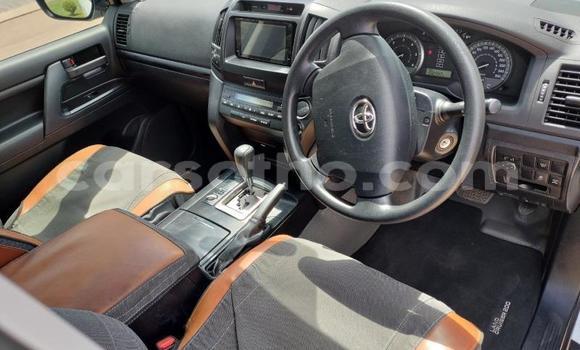 Sayi Na hannu Toyota Land Cruiser White Mota in Maseru a Maseru Sayi Na hannu Toyota Land Cruiser White Mota in Maseru a Maseru