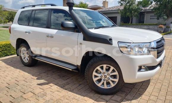 Sayi Na hannu Toyota Land Cruiser White Mota in Maseru a Maseru Sayi Na hannu Toyota Land Cruiser White Mota in Maseru a Maseru