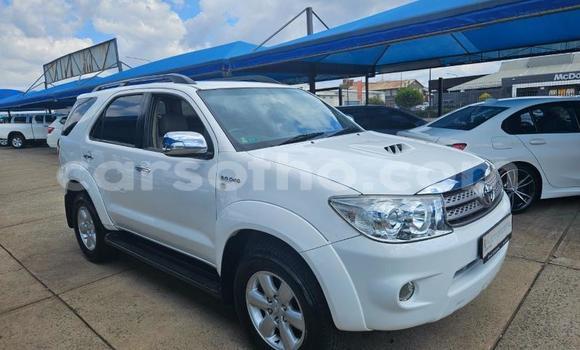 Acheter Occasion Voiture Toyota Fortuner Blanc à Maseru, Maseru Acheter Occasion Voiture Toyota Fortuner Blanc à Maseru, Maseru