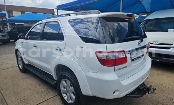 Acheter Occasion Voiture Toyota Fortuner Blanc à Maseru, Maseru Acheter Occasion Voiture Toyota Fortuner Blanc à Maseru, Maseru