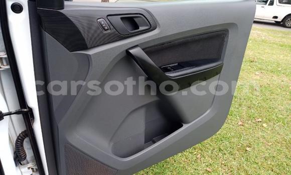 Sayi Na hannu Ford Ranger White Mota in Maseru a Maseru Sayi Na hannu Ford Ranger White Mota in Maseru a Maseru