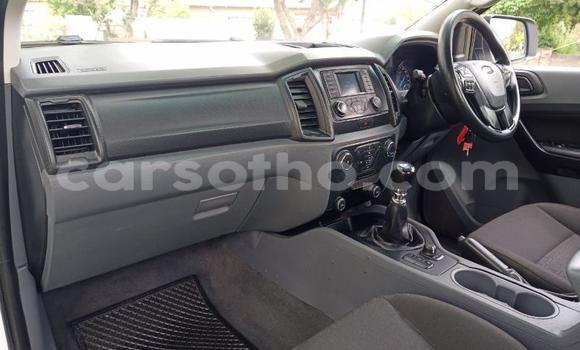 Sayi Na hannu Ford Ranger White Mota in Maseru a Maseru Sayi Na hannu Ford Ranger White Mota in Maseru a Maseru