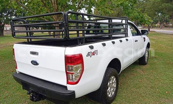 Sayi Na hannu Ford Ranger White Mota in Maseru a Maseru Sayi Na hannu Ford Ranger White Mota in Maseru a Maseru