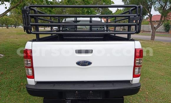 Sayi Na hannu Ford Ranger White Mota in Maseru a Maseru Sayi Na hannu Ford Ranger White Mota in Maseru a Maseru