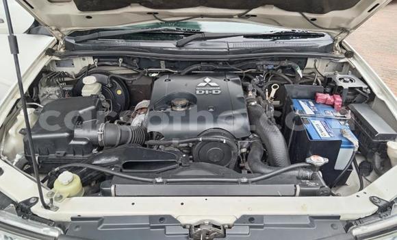 Acheter Occasion Voiture Mitsubishi Pajero Blanc à Import - Dubai, Maseru Acheter Occasion Voiture Mitsubishi Pajero Blanc à Import - Dubai, Maseru