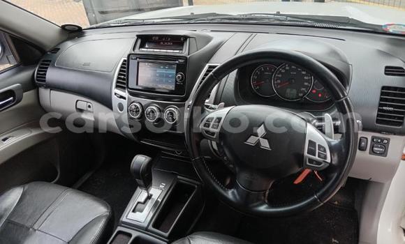 Acheter Occasion Voiture Mitsubishi Pajero Blanc à Import - Dubai, Maseru Acheter Occasion Voiture Mitsubishi Pajero Blanc à Import - Dubai, Maseru