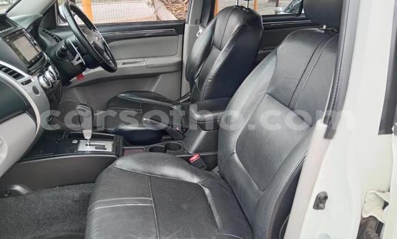 Acheter Occasion Voiture Mitsubishi Pajero Blanc à Import - Dubai, Maseru Acheter Occasion Voiture Mitsubishi Pajero Blanc à Import - Dubai, Maseru