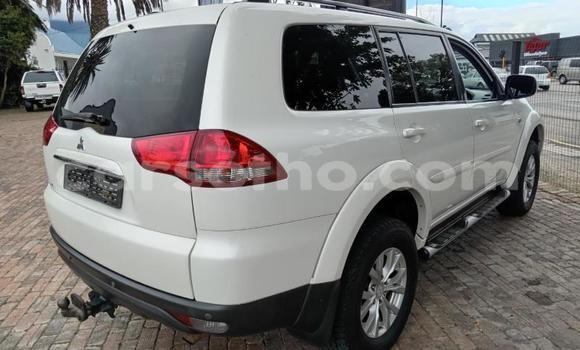 Acheter Occasion Voiture Mitsubishi Pajero Blanc à Import - Dubai, Maseru Acheter Occasion Voiture Mitsubishi Pajero Blanc à Import - Dubai, Maseru