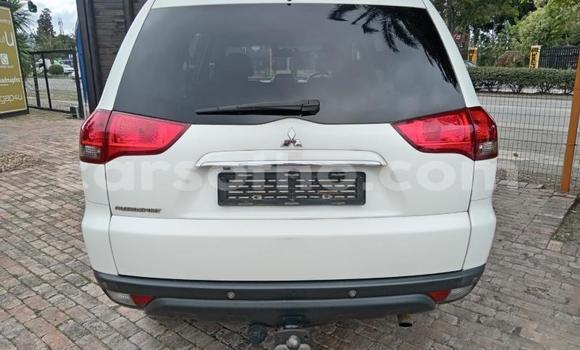 Acheter Occasion Voiture Mitsubishi Pajero Blanc à Import - Dubai, Maseru Acheter Occasion Voiture Mitsubishi Pajero Blanc à Import - Dubai, Maseru