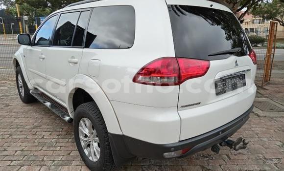 Acheter Occasion Voiture Mitsubishi Pajero Blanc à Import - Dubai, Maseru Acheter Occasion Voiture Mitsubishi Pajero Blanc à Import - Dubai, Maseru