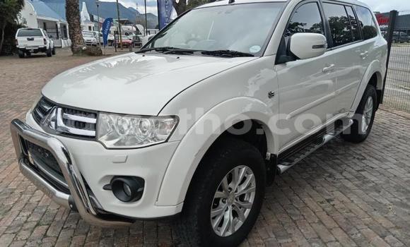 Acheter Occasion Voiture Mitsubishi Pajero Blanc à Import - Dubai, Maseru Acheter Occasion Voiture Mitsubishi Pajero Blanc à Import - Dubai, Maseru