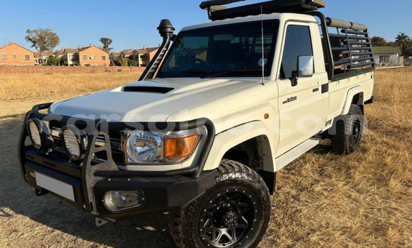 Buy Used Toyota Land Cruiser White Car in Maseru in Maseru Buy Used Toyota Land Cruiser White Car in Maseru in Maseru