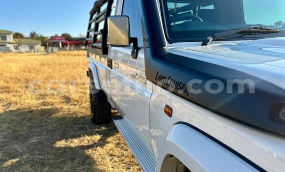 Sayi Na hannu Toyota Land Cruiser White Mota in Maseru a Maseru Sayi Na hannu Toyota Land Cruiser White Mota in Maseru a Maseru