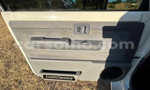 Sayi Na hannu Toyota Land Cruiser White Mota in Maseru a Maseru Sayi Na hannu Toyota Land Cruiser White Mota in Maseru a Maseru