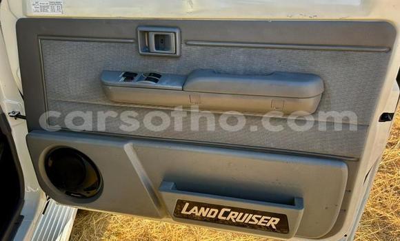 Sayi Na hannu Toyota Land Cruiser White Mota in Maseru a Maseru Sayi Na hannu Toyota Land Cruiser White Mota in Maseru a Maseru