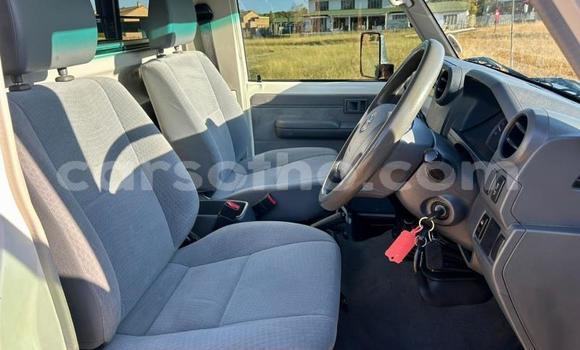 Sayi Na hannu Toyota Land Cruiser White Mota in Maseru a Maseru Sayi Na hannu Toyota Land Cruiser White Mota in Maseru a Maseru