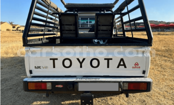 Sayi Na hannu Toyota Land Cruiser White Mota in Maseru a Maseru Sayi Na hannu Toyota Land Cruiser White Mota in Maseru a Maseru