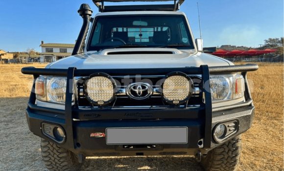 Sayi Na hannu Toyota Land Cruiser White Mota in Maseru a Maseru Sayi Na hannu Toyota Land Cruiser White Mota in Maseru a Maseru