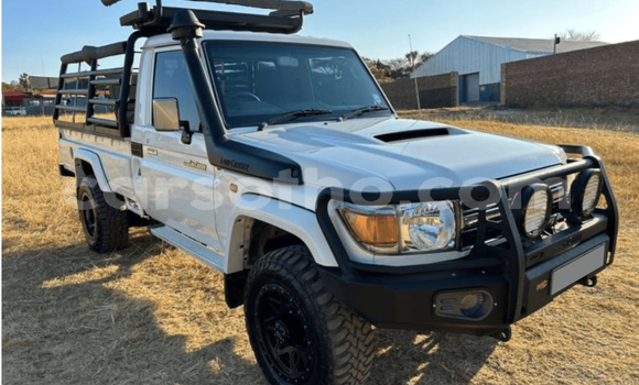 Sayi Na hannu Toyota Land Cruiser White Mota in Maseru a Maseru Sayi Na hannu Toyota Land Cruiser White Mota in Maseru a Maseru